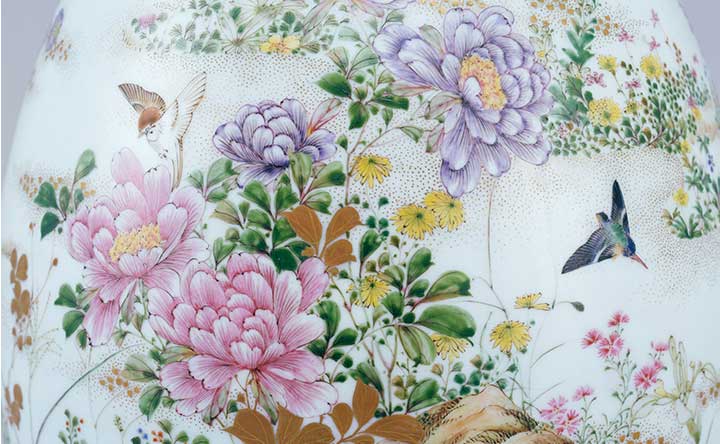 皇室の美】「色絵草花文花瓶」―花鳥の色絵 もてなしの器 | 紡ぐ