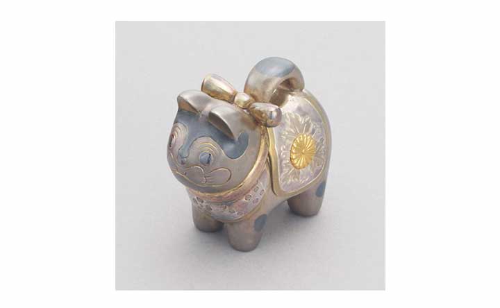 ♪小箱　ボンボニエール？ 銀製？ 犬の刻印 ？ Amazon.co.jp: 京都御所参拝記念 菊葉子箱 ボンボニエール 銀色