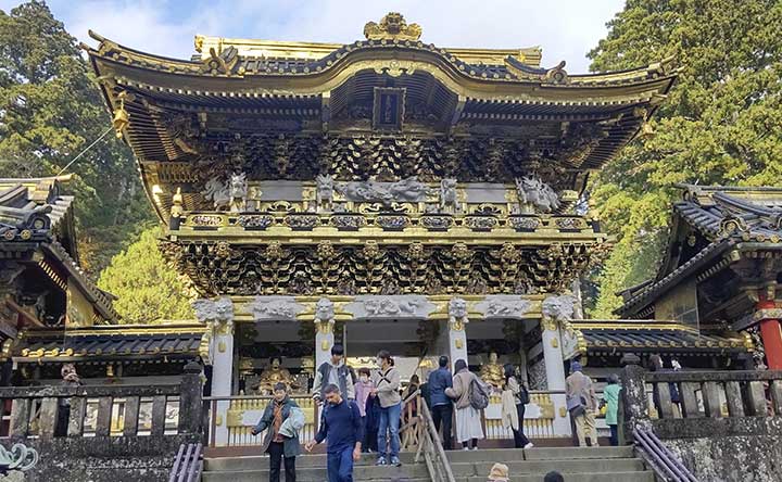 漆 不屈の美2・文化財】修理に600キロ 陽明門をより強く | 紡ぐ