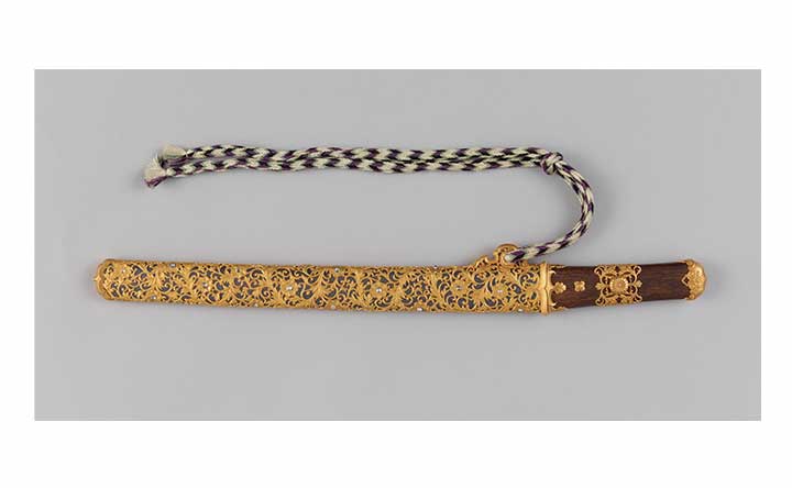 皇室の名宝と新潟・中】 天皇手許品に佐渡の金 ―「花唐草透彫水晶入