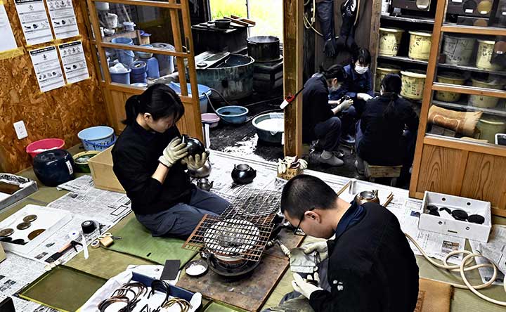 工芸×ツーリズム②】玉川堂（ぎょくせんどう） （鎚起（ついき）銅器