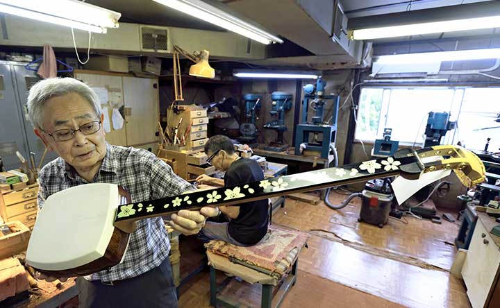 歴史ある楽器を守る 2】苦境乗り越え三味線作り － 1885年創業「東京和
